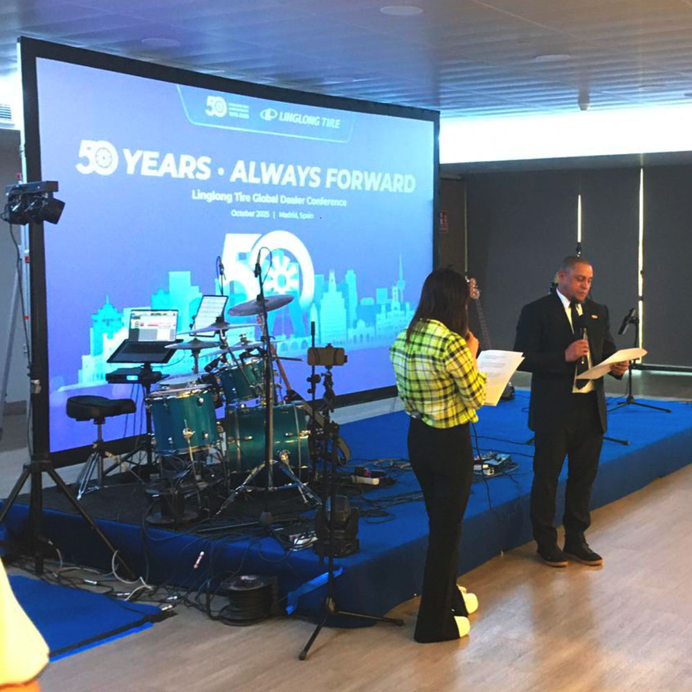 Agencia de Eventos en Madrid Alquiler Proyector en Madrid - Roberto Carlos